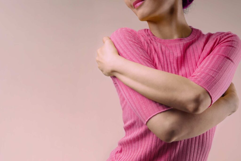 abbraccio di una donna